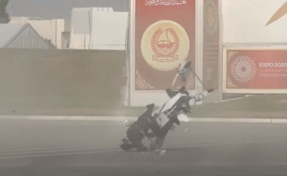 Vídeo mostra queda de moto voadora em Dubai — Foto: Reprodução/Hoversurf