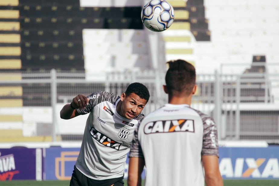 Da quarta divisÃ£o paulista Ã  SÃ©rie A em um ano: a ascensÃ£o meteÃ³rica de Felippe Cardoso, reforÃ§o do Santos