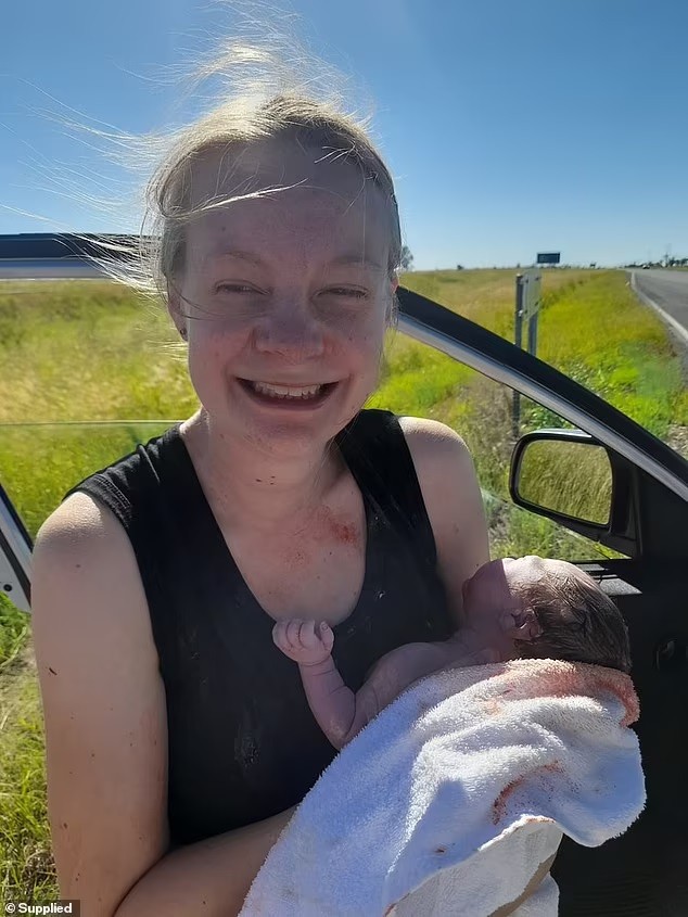 Yvette deu à luz na beira da estrada, em Queensland (Foto: Reprodução/ Daily Mail)