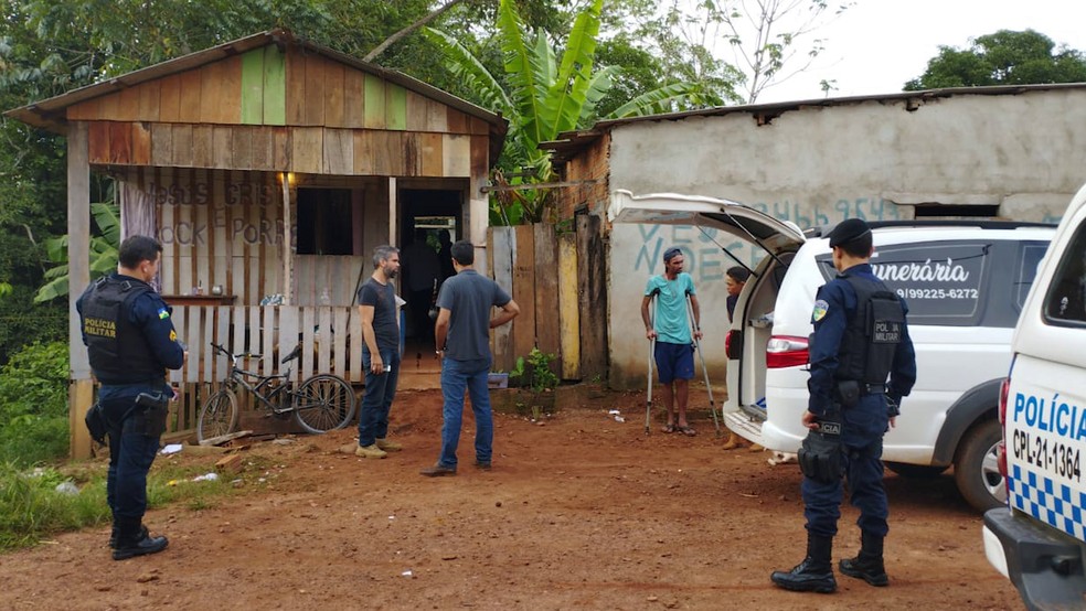 Corpo estava dentro de uma casa em Cacoal, RO — Foto: Reprodução/Rede Amazônica