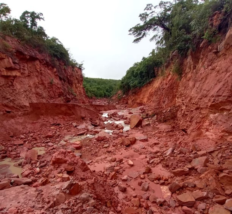 Serra da Laranjeiras mais uma vez é cortada pela chuva no Sul do Piauí — Foto: Divulgação