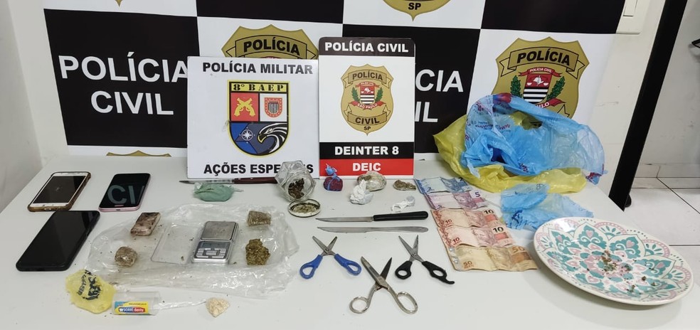 Dois homens foram presos em flagrante por tráfico de drogas nesta terça-feira (27), em Presidente Prudente (SP) — Foto: Polícia Civil
