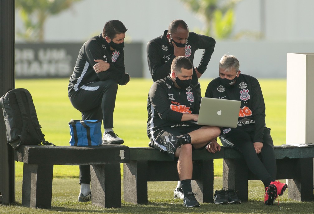 Partiu, mercado! Corinthians vê carências no elenco e analisa reforços sem comprometer as finanças