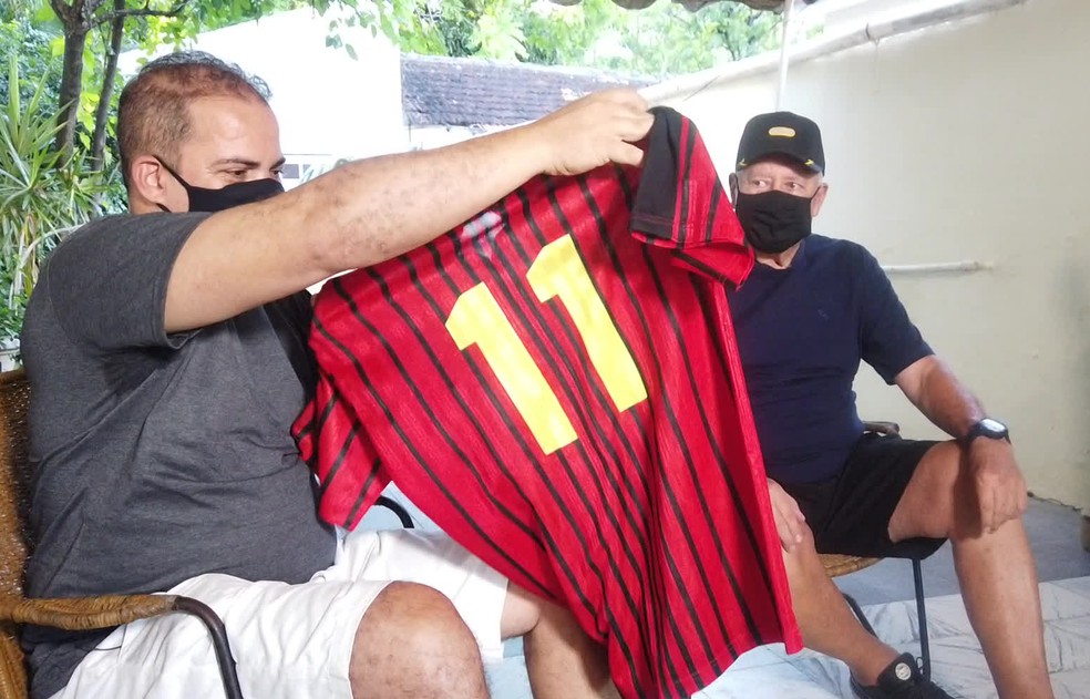Marquinhos e Hugo Benjamin, protagonistas da histrica vitria do bis sobre o Nutico, em 2000  Foto: Reproduo