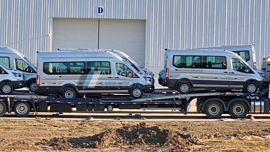 Ford Transit começa a ser montada no Uruguai e deve chegar ao Brasil nos próximos meses