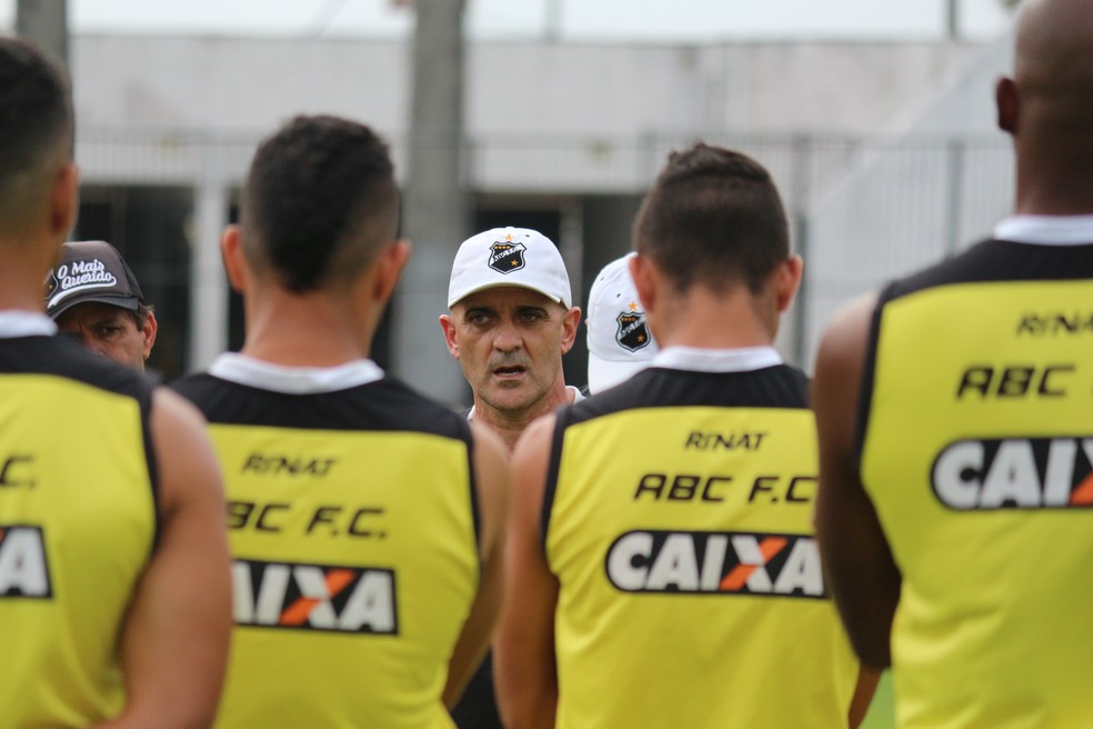 Itamar Schülle vai definir ABC em treino em Belém (Foto: Andrei Torres/ABC)