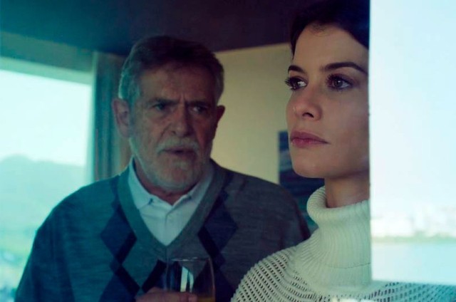 José de Abreu e Alinne Moraes como Santiago e Bárbara em 'Um lugar ao Sol' (Foto: Globo) José de Abreu e Alinne Moraes como Santiago e Bárbara em 'Um lugar ao Sol' (Foto: Globo)