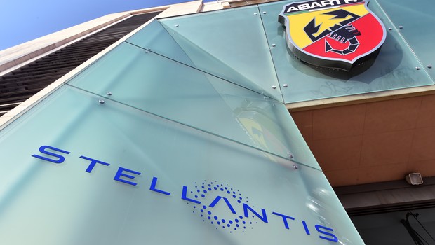 Ações da Stellantis chegam às bolsas de Milão e Paris (Foto: Reuters)
