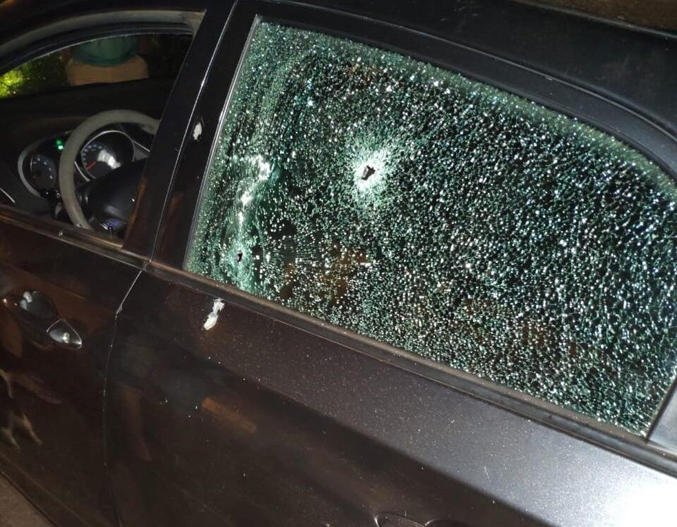 Carro em que policial civil foi morto, em Sete Quedas (MS). — Foto: Redes Sociais