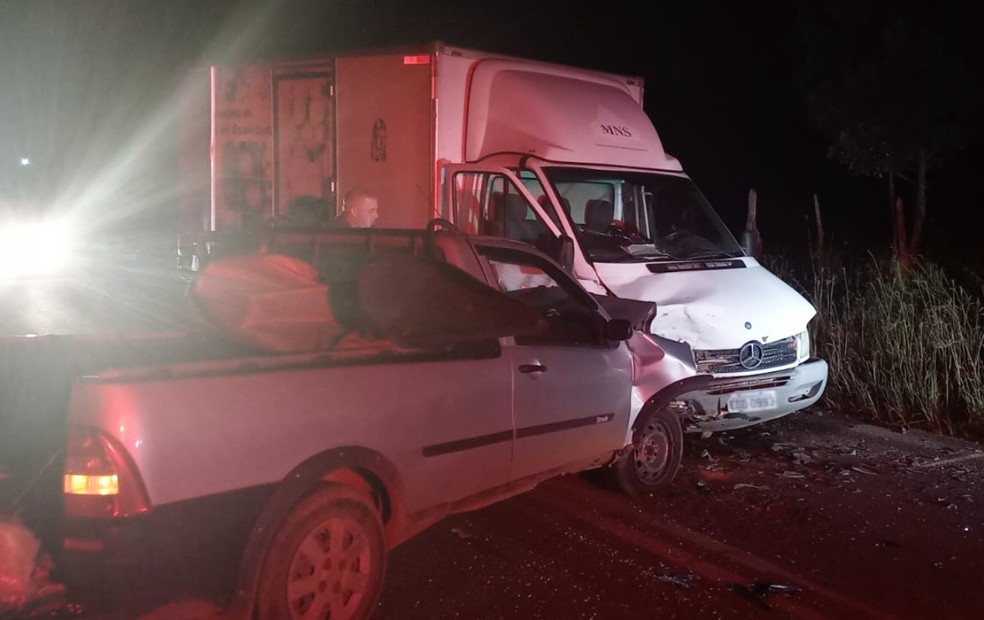 Acidente entre caminhão baú e caminhonete provoca morte de idoso em Pilar do Sul (SP) — Foto: Pilar News/ Reprodução 
