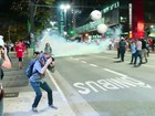 PM usa bombas em protesto contra o impeachment na Avenida Paulista