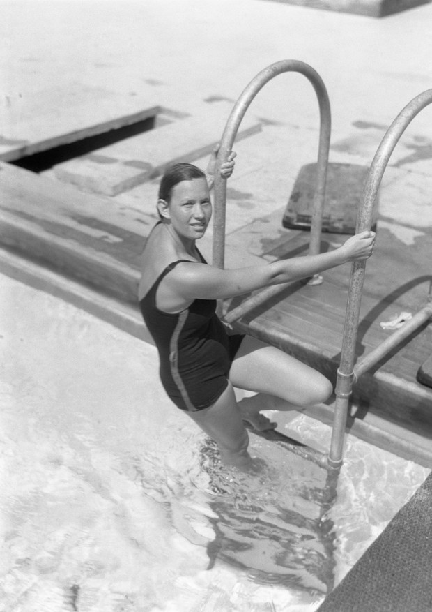 Maria Lenke, Brazilian Olympic swimmer training in the Olympic pool, Los Angeles, California. (Foto: Bettmann Archive)