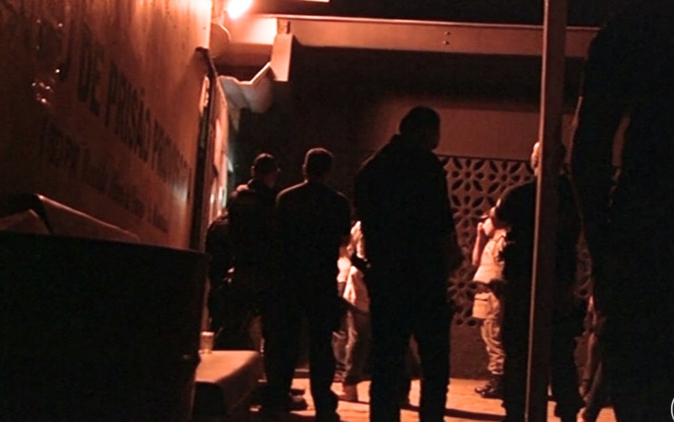 Policiais reforçam segurança no presídio, em Luziânia (Foto: Reprodução/TV Anhanguera)