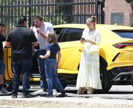 Ben Affleck discute após filho de 10 anos bater Lamborghini de R$ 2,4 mi em BMW de R$ 1,2 mi