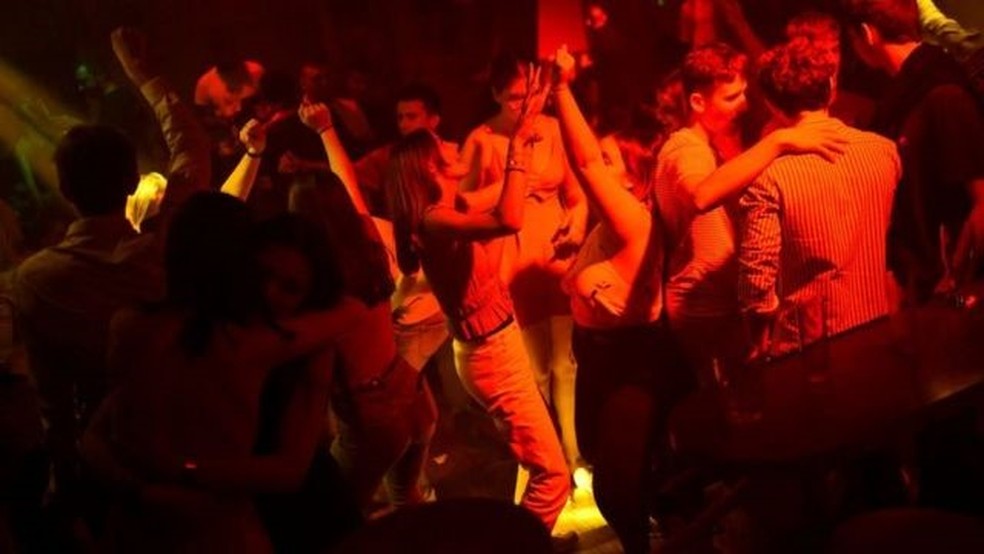 Os ataques têm acontecido em clubes noturnos em diversas cidades — Foto: Getty Images/Via BBC