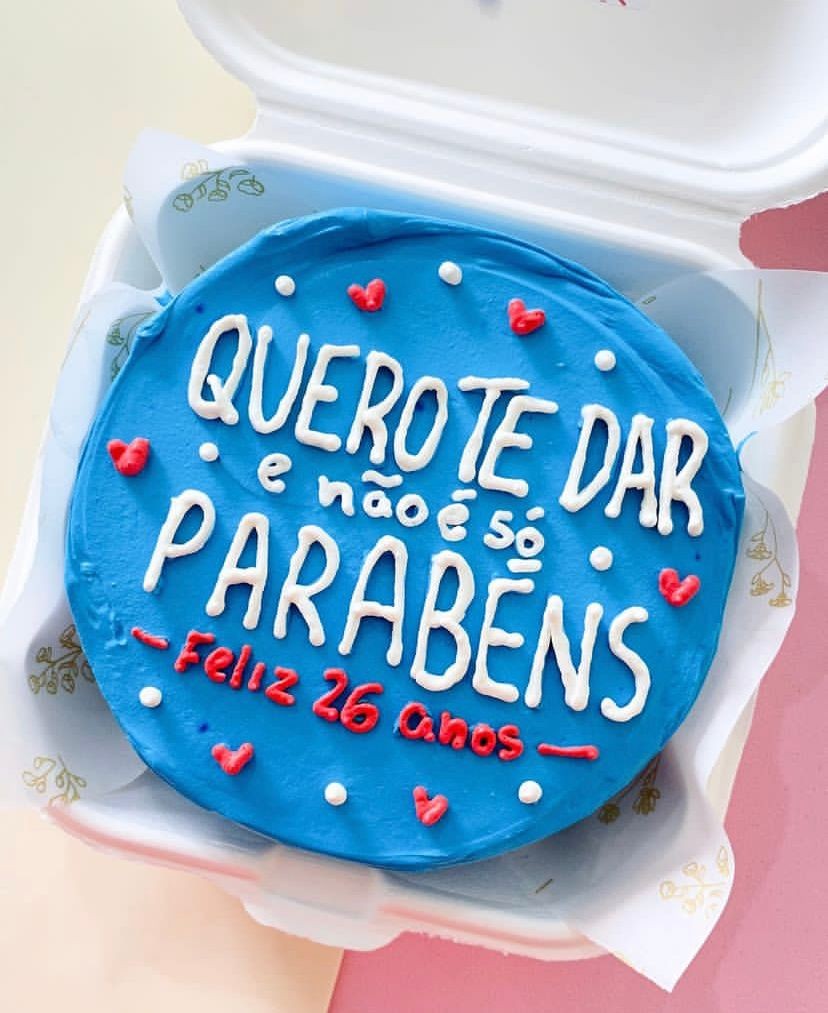 Confeiteiras bombam em SP vendendo bolos com indiretas sexuais e memes