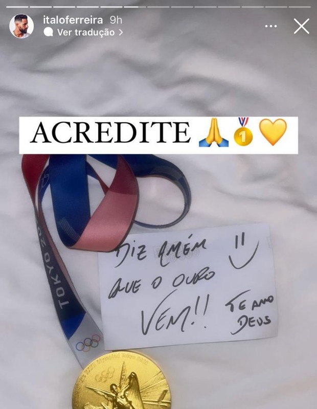 Italo Ferreira exibe medalha olímpica (Foto: Reprodução/Instagram)