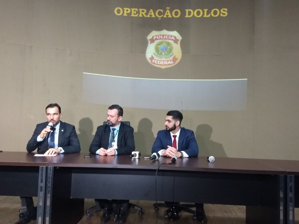 Delegados da PolÃ­cia Federal e superintendente em exercÃ­cio explicaram mais detalhes da OperaÃ§Ã£o Dolos neste sÃ¡bado (20) â€” Foto: Aline Nascimento/G1