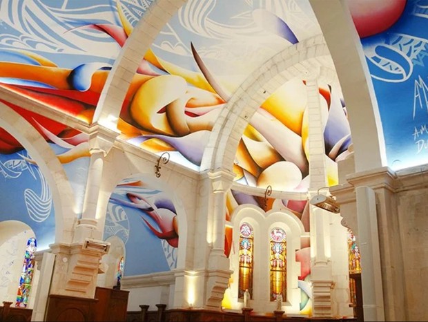 Artista cria pintura colorida de 600 m² com estilo grafite em igreja na Françaas mostras online simultâneas para crianças e adultos (Foto: Divulgação )