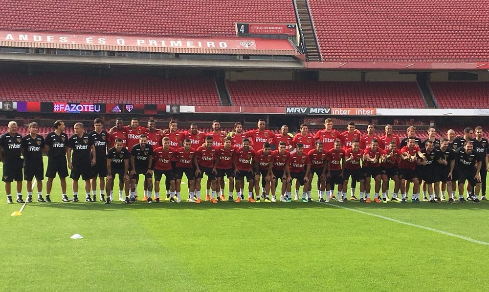 São Paulo apresenta novos uniformes de treino