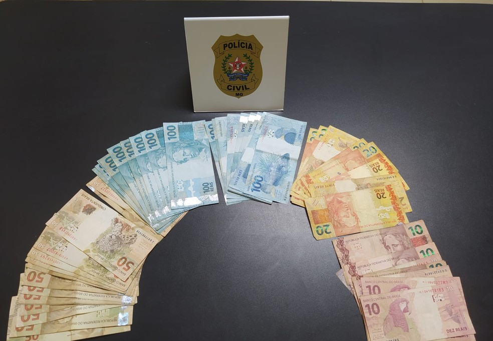 Dinheiro apreendido pela Polícia Civil — Foto: Polícia Civil
