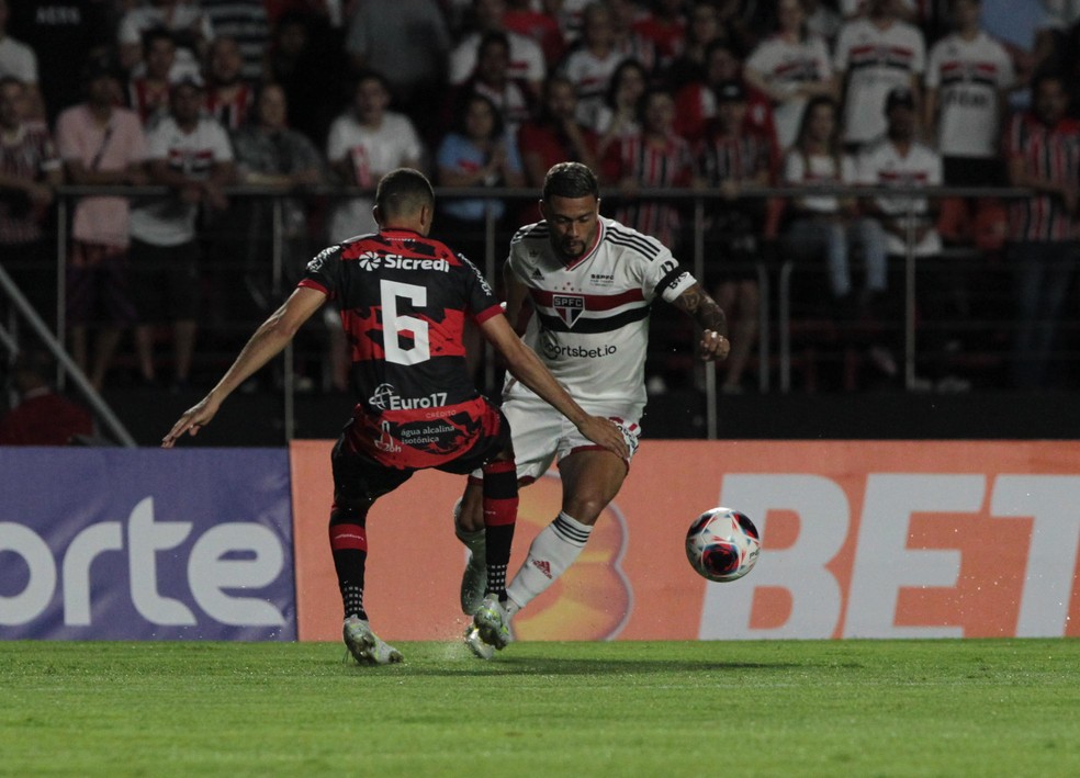 Wellington Rato recebeu elogios depois do primeiro jogo pelo São Paulo — Foto: Rubens Chiri / saopaulofc.net