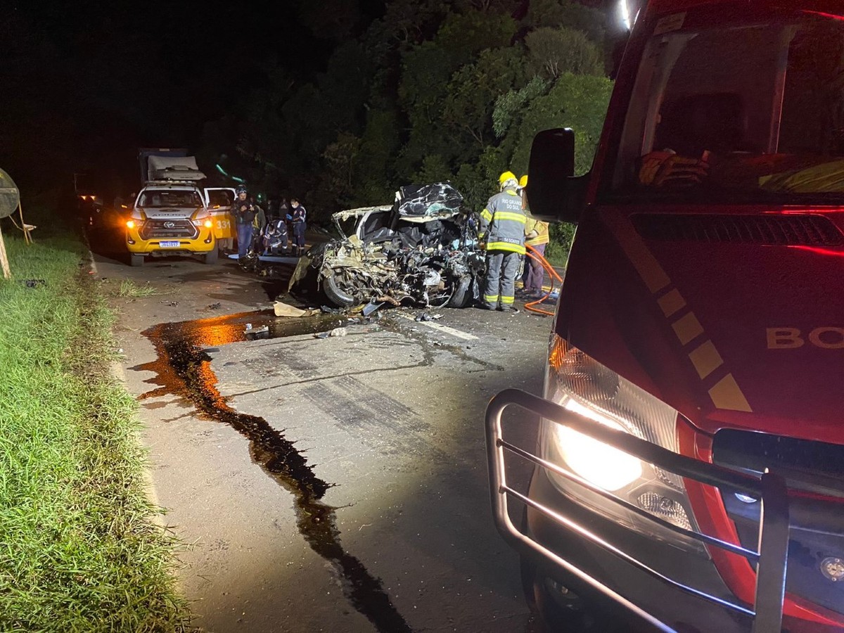 Motorista morre após bater carro de frente contra caminhão na ERS-135, em  Erechim | Rio Grande do Sul | G1