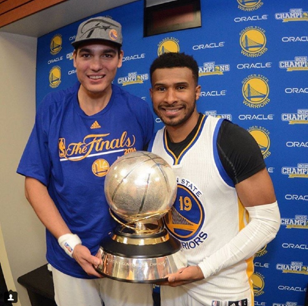 Leandrinho e Varejão foram campeões pelo Golden State Warriors  (Foto: Reprodução/Instagram)