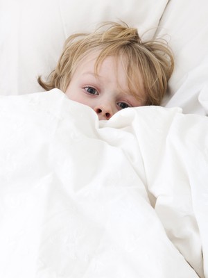 Criança com medo de pesadelo (Foto: Shutterstock)