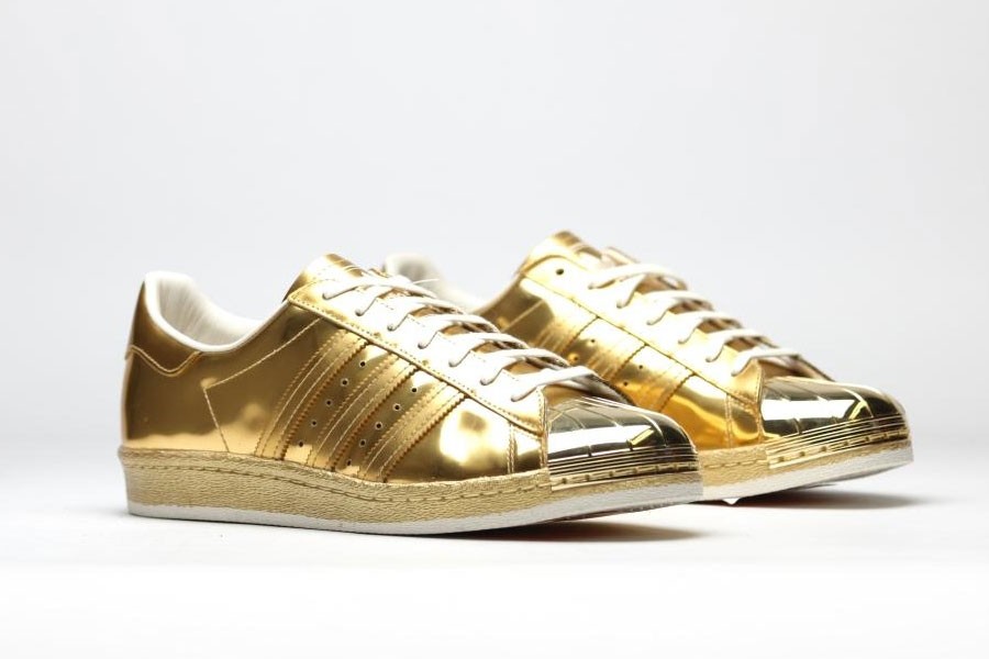 Adidas Originals lança versão dourada do tênis Superstars 80s  (Foto: Reprodução)