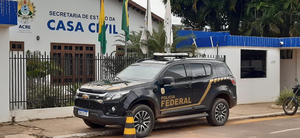 Polícia Federal também esteve na Casa Civil — Foto: Hugo Costa/Rede Amazônica Acre 