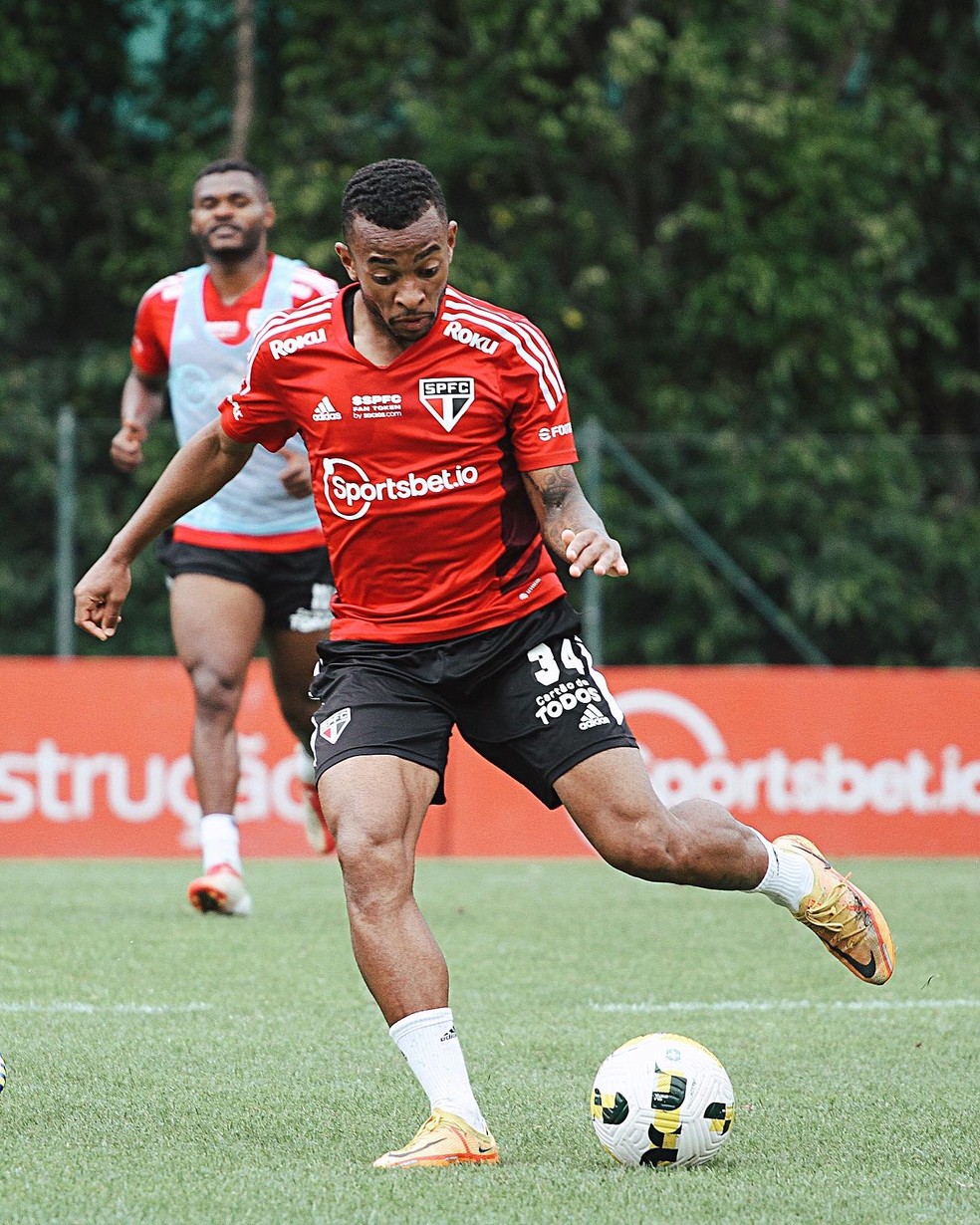 Welington em treino do São Paulo — Foto: São Paulo FC