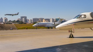 Pousos e decolagens de aviões privativos em aeroportos como o de Congonhas (SP) cresceram 27% entre janeiro e maio deste ano, na comparação com o mesmo período do ano passadoAgência O Globo