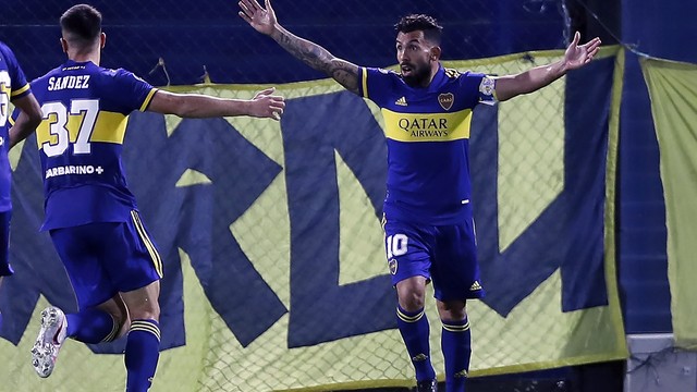 Tevez comemora gol do Boca contra o Santos