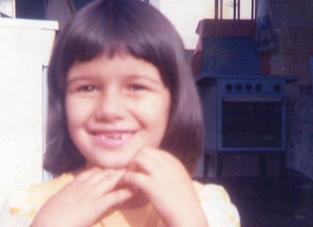 Paula Fernande, aos 6 anos, de franjinha (Foto: Reprodução/Instagram)