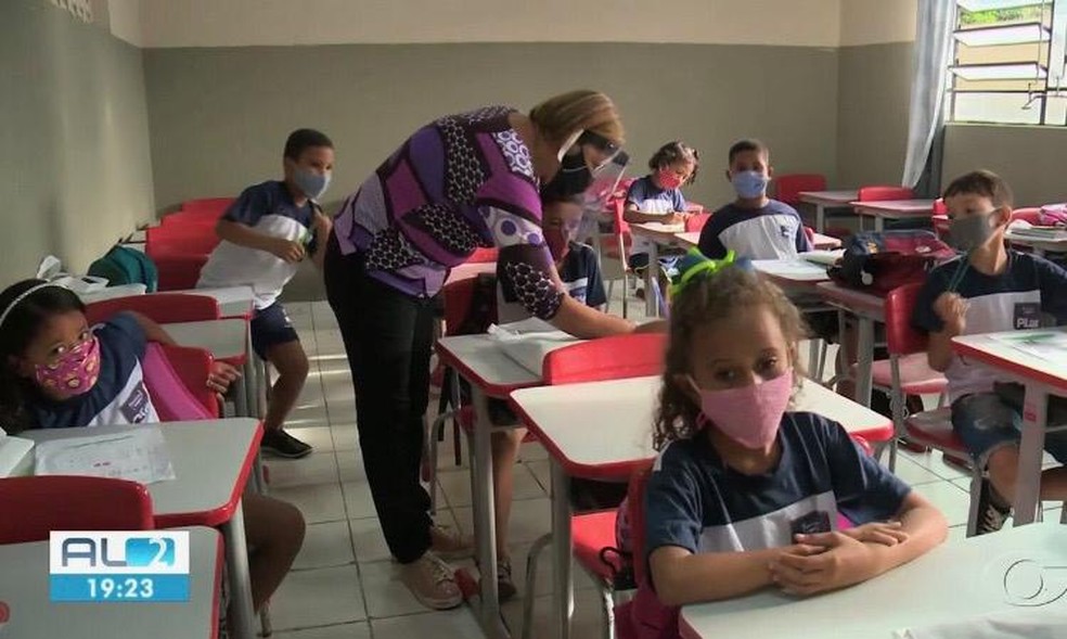 Parte das escolas de Alagoas retoma aulas presenciais — Foto: Reprodução/TV Gazeta