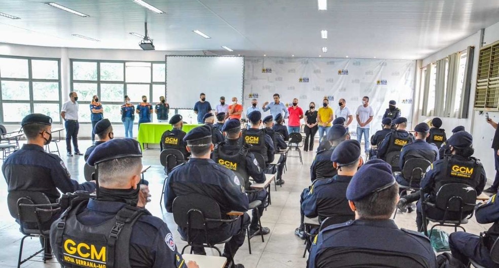 Membros da Guarda Civil foram empossados na segunda-feira (8) em Nova Serrana  — Foto: Prefeitura de Nova Serrana/Divulgação