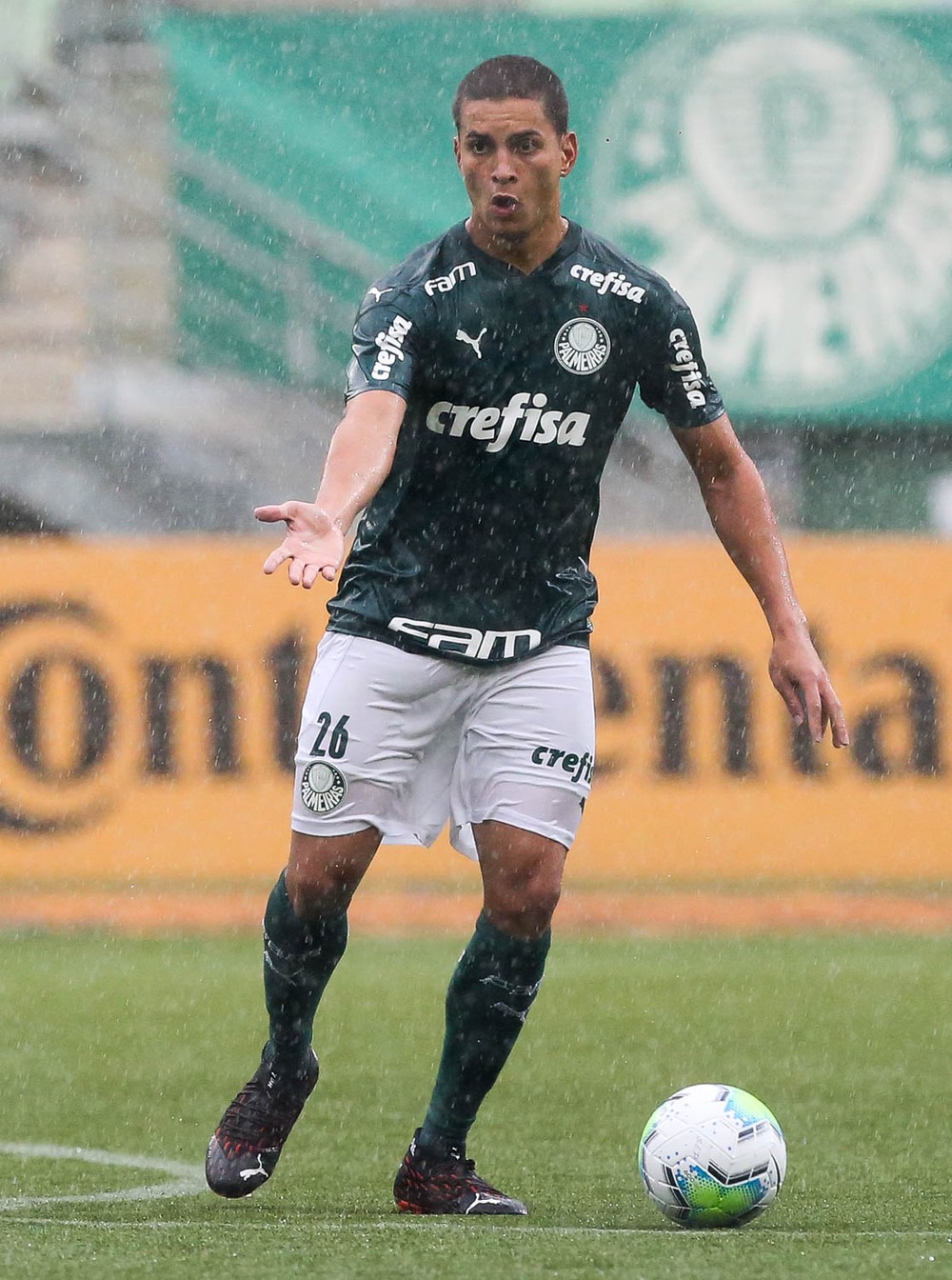 Renan se vê mais à vontade no Palmeiras e não teme concorrência de reforços