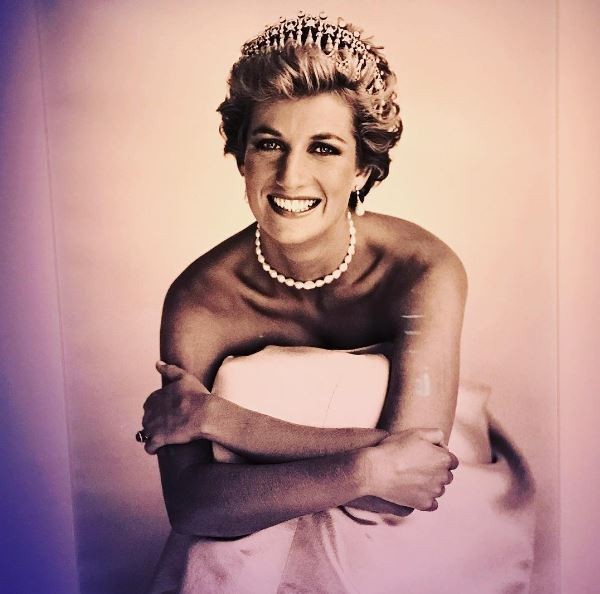 Sam McKnight and photographer Patrick Demarchelier's image for Vogue changed Princess Diana's perception of herself. It was the beginning of getting into Versace and moving away from the crown. R (Foto: Suzy Menkes)