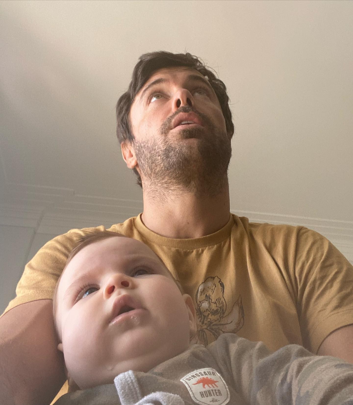 Kayky Brito encanta em sequência de fotos com o filho, Kael (Foto: Reprodução / Instagram)