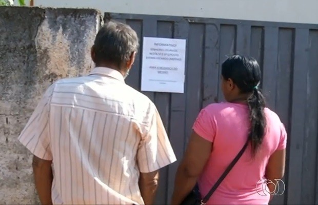 População reclama de postos de saúde fechados no Entorno do DF, em Goiás (Foto: Reprodução/TV Anhanguera)