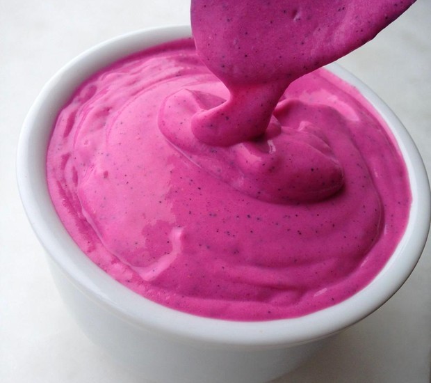 Mousse vegana de pitaya é rica em proteína (Foto: Divulgação)