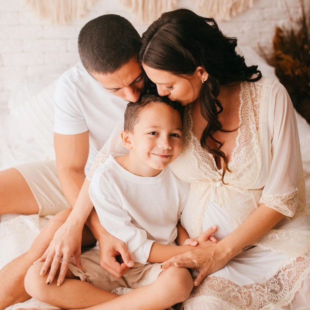 Renan Machado e Jeni Monteiro com Breno, filho de Jeni de um relacionamento anterior (Foto: Reprodução/Instagram)