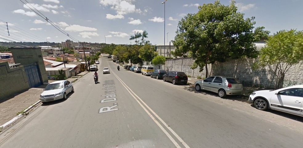 Crime aconteceu na Rua Dalva de Oliveira, no Porto da Madeira, na Zona Norte do Recife — Foto: Reprodução/Google Street View