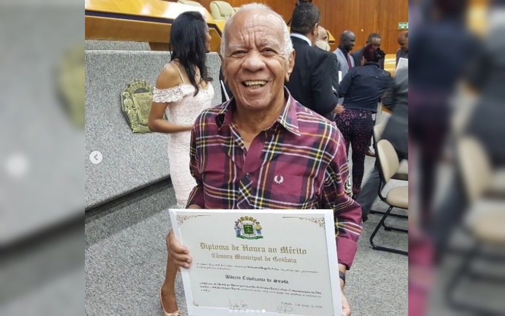 Seu Alberto, da Empada do Alberto, recebe homenagem na Câmara Municipal de Goiânia, Goiás — Foto: Reprodução/Instagram