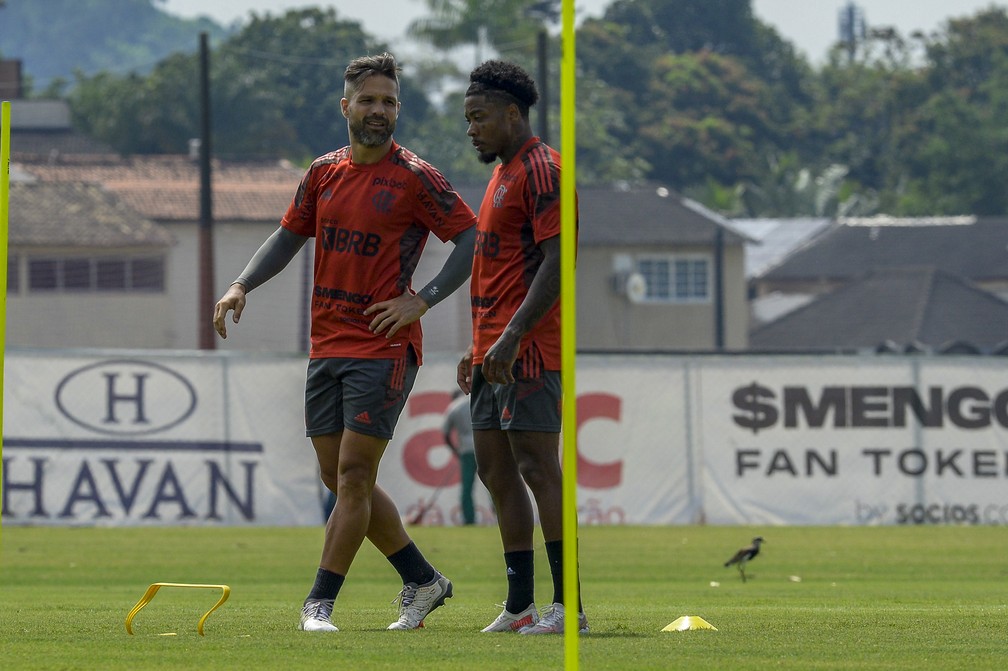 Marinho e Diego Ribas em treino do Flamengo — Foto: Marcelo Cortes/Flamengo