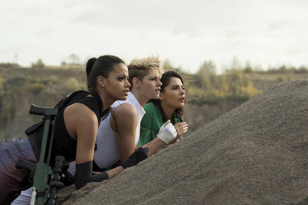 Ella Balinka, Kristen Stewart e Naomi Scott em cena de "As Panteras" — Foto: Divulgação