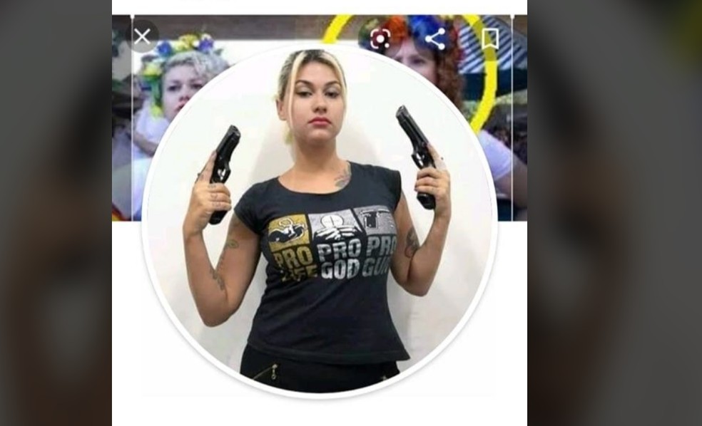 Sara Winter, que foi presa no inquérito sobre atos antidemocráticos, posa com armas — Foto: Reprodução/Facebook