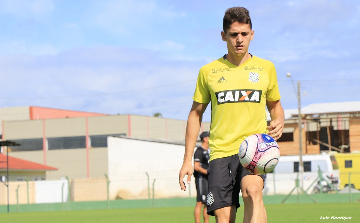 Henrique Trevisan tem lesão no tornozelo e deve voltar em um mês