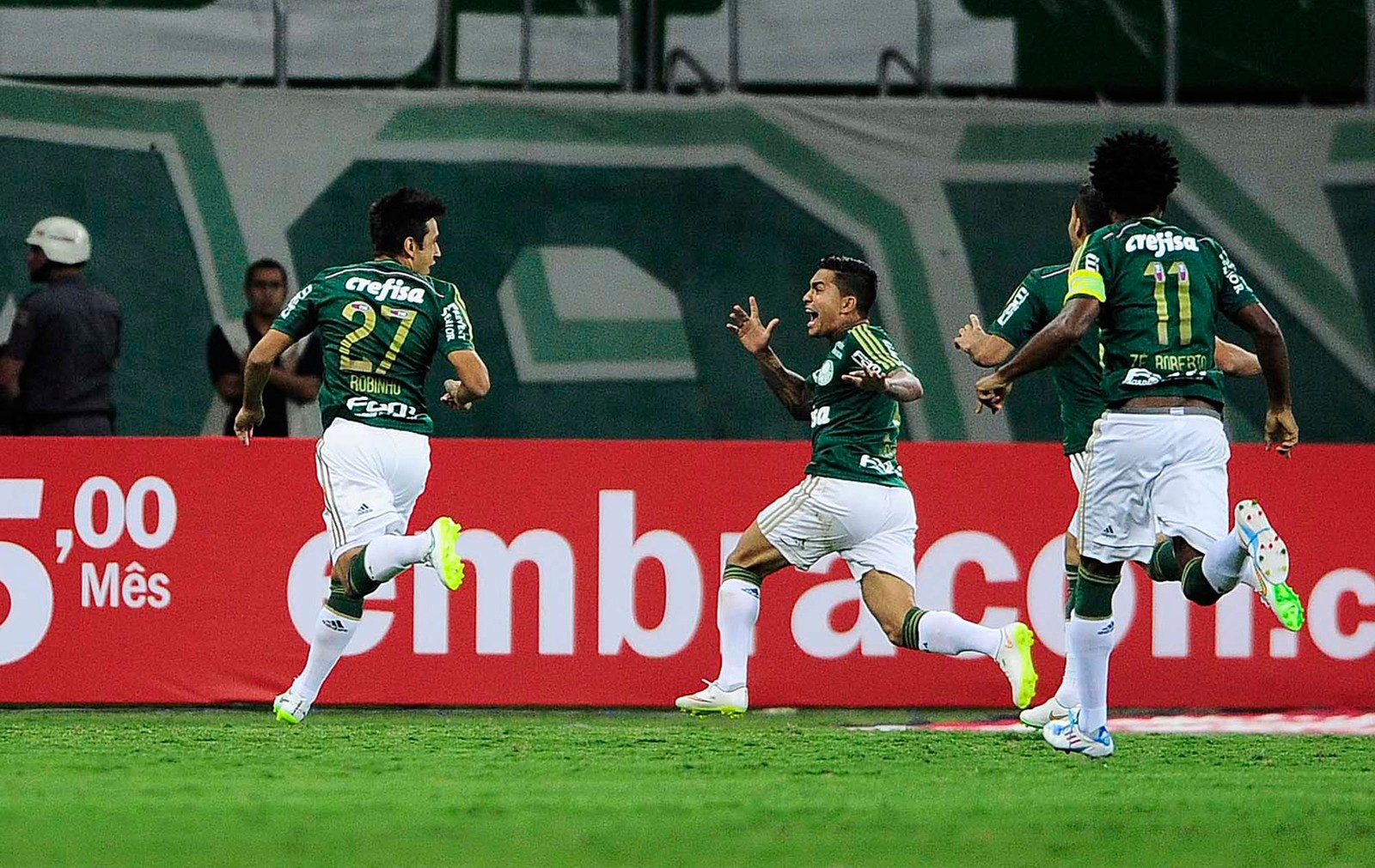 Jogos para relembrar: vitória do Palmeiras no Choque-Rei de 2015 teve golaço de Robinho em Ceni